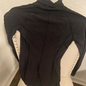 Lululemon lond sleeve super stretchy and turtleneck shirt
